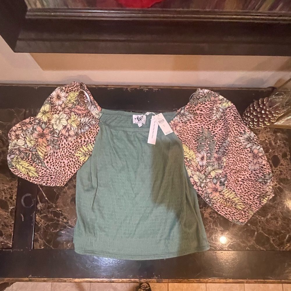 PRETTY Smocked Anthropologie Romance Top! - Picture 6 of 16